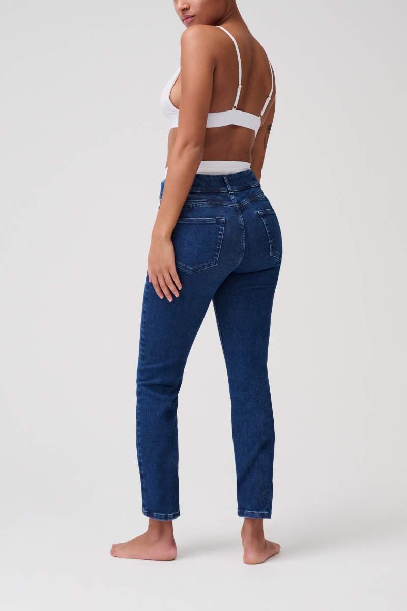 Item M6 Slim High Rise Denim Nur noch ein Tag übrig
