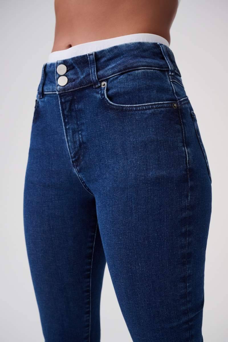 Item M6 Slim High Rise Denim Nur noch ein Tag übrig