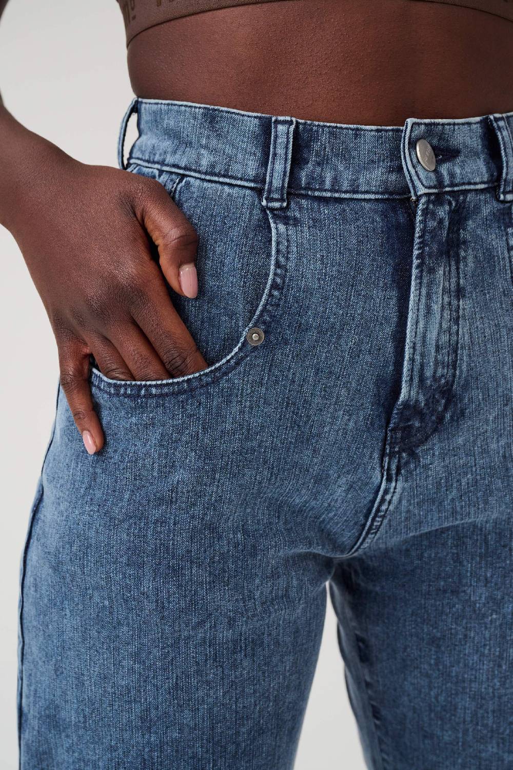Item M6 Relaxed Denim High Rise Pants Begrenzt auf 3 Tage