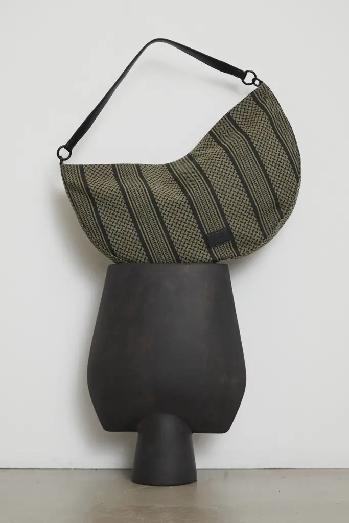 Lala Berlin Crossbody Milora canvas olive/black Nur noch ein Tag übrig