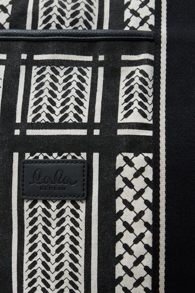 Lala Berlin East West Tote Merge canvas heritage stripe black 50% Rabatt mit kostenlosem Versand