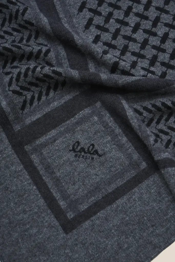 Lala Berlin Triangle Trinity Classic L cashmere dark grey Speichern exportieren