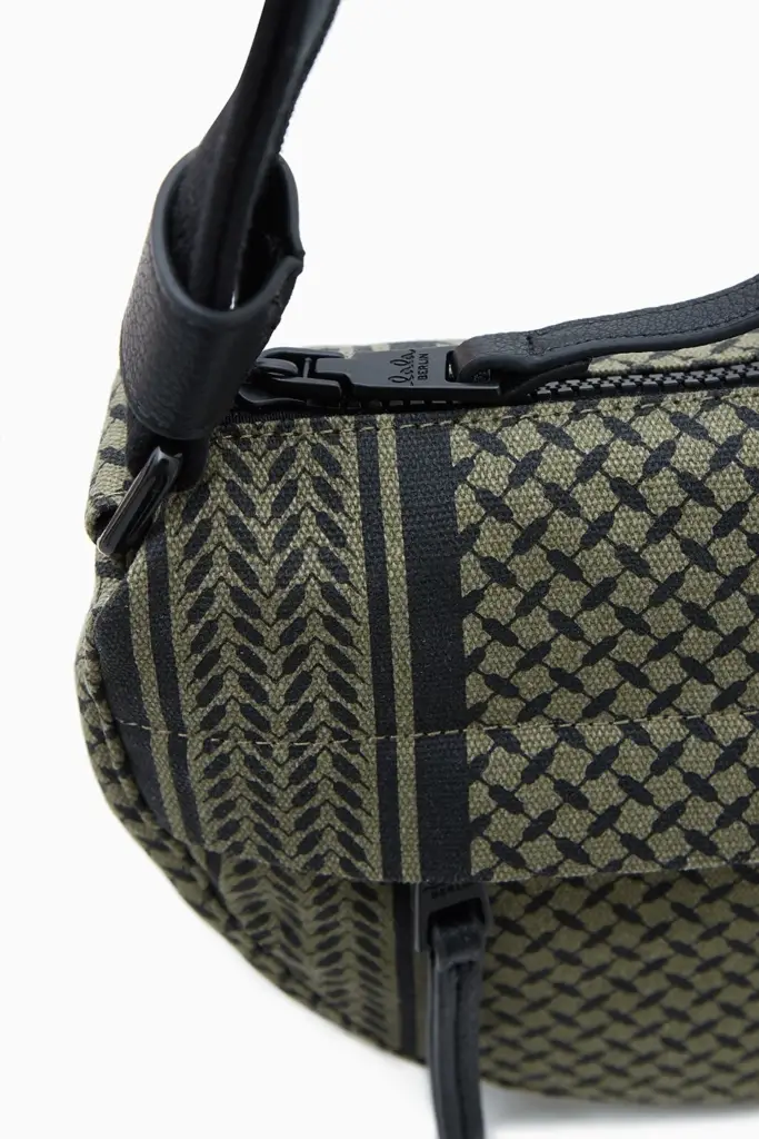 Lala Berlin Crossbody Melly canvas olive/black Rabatte dieses Monats