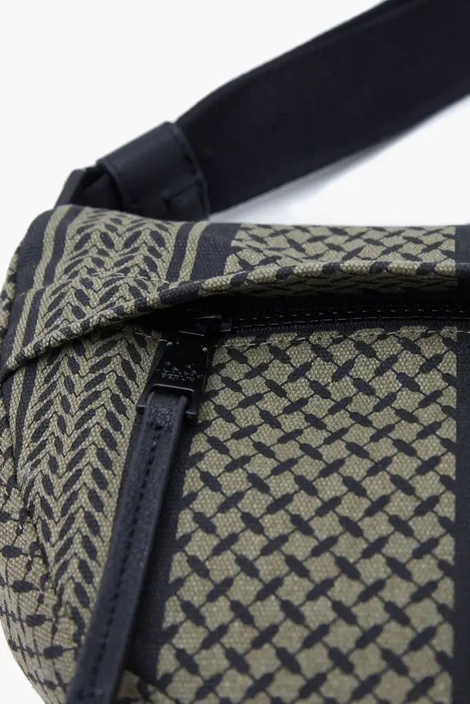 Lala Berlin Crossbody Melly canvas olive/black Rabatte dieses Monats