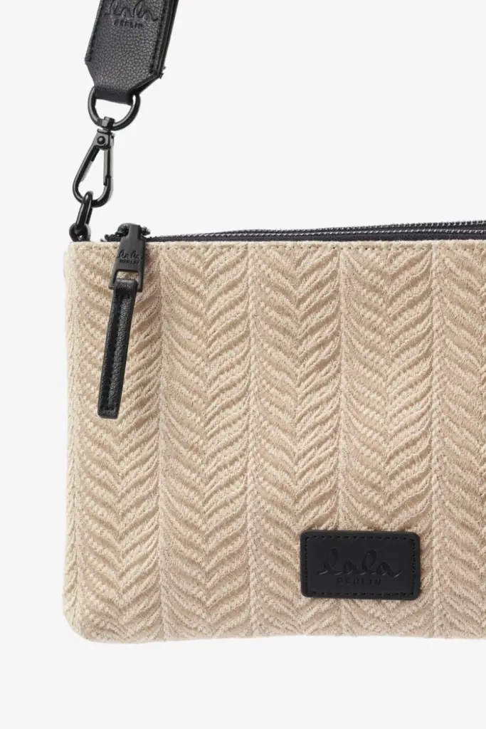 Lala Berlin Crossbody Pouch Marte canvas chevron cream Exklusivangebot
