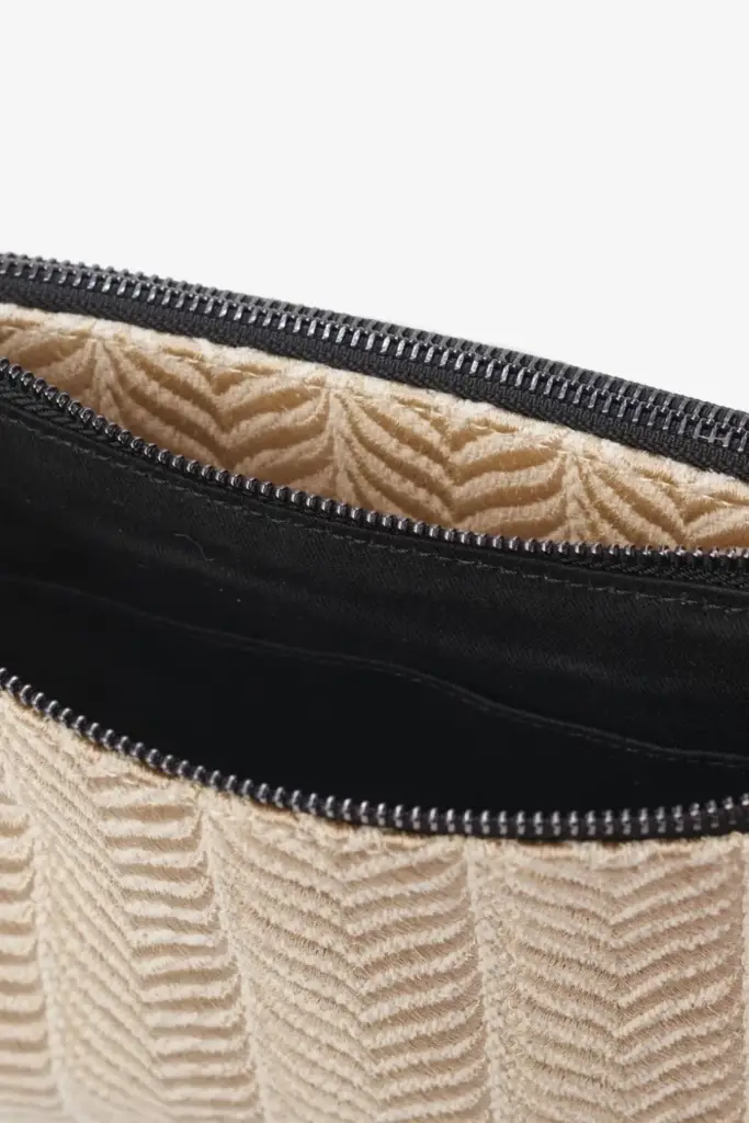 Lala Berlin Crossbody Pouch Marte canvas chevron cream Exklusivangebot
