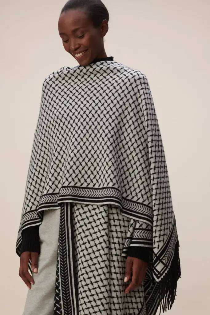 Lala Berlin Poncho Trinity Classic cashmere black/white Blitzangebot