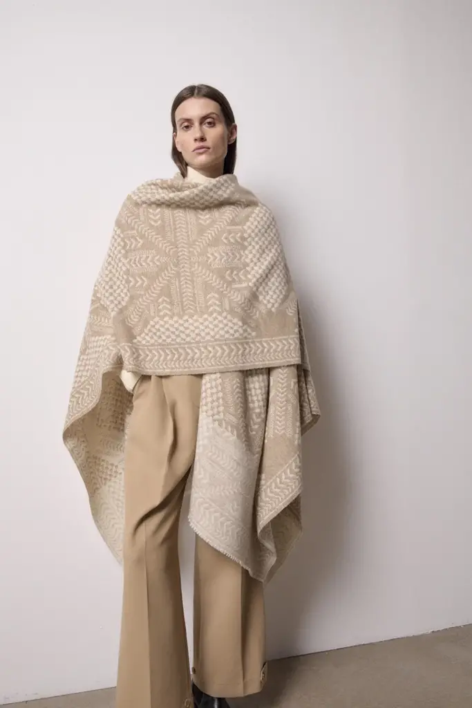 Lala Berlin Poncho Pineo wool mix heritage star sand Räumungsverkauf