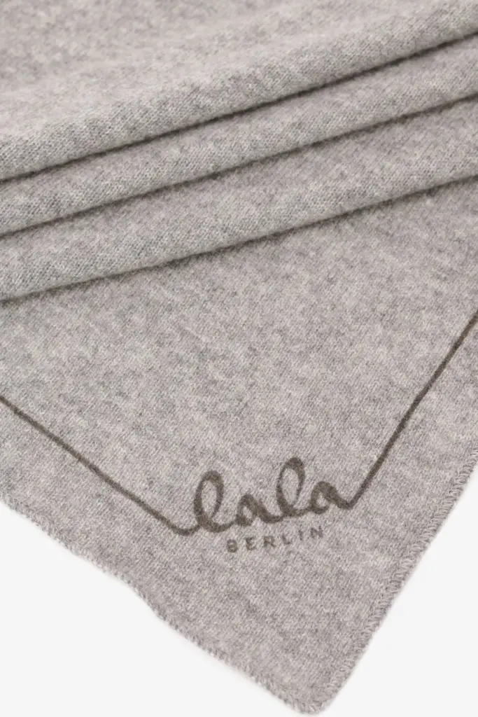 Lala Berlin Triangle Solid Logo M cashmere city middlegrey melange Muttertagsangebot