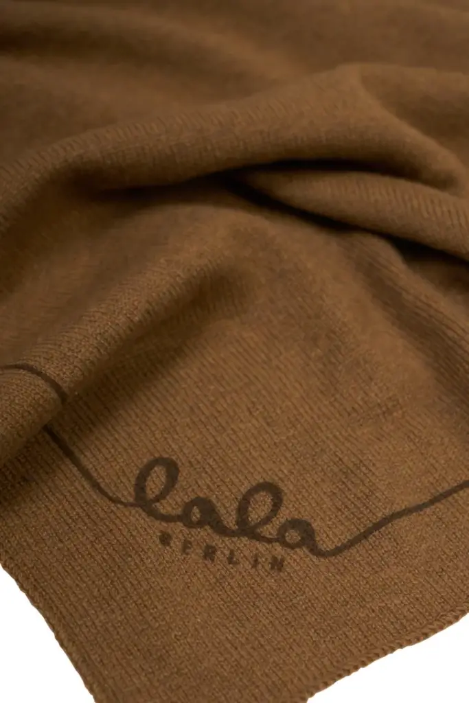 Lala Berlin Triangle Solid M cashmere mocca Kostenloser Versand international