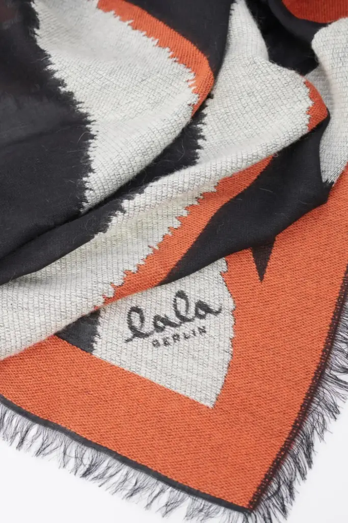Lala Berlin Triangle Ajen wool mix bold zebra black Versandkostenfrei