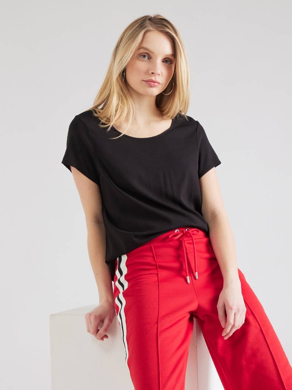 VERO MODA Shirt 'VMBella' in Black Jubiläumsangebot