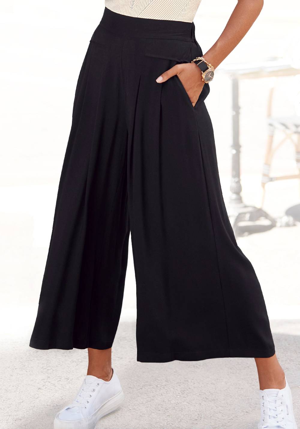 LASCANA Wide leg Pleated Pants in Black Black Friday Preise