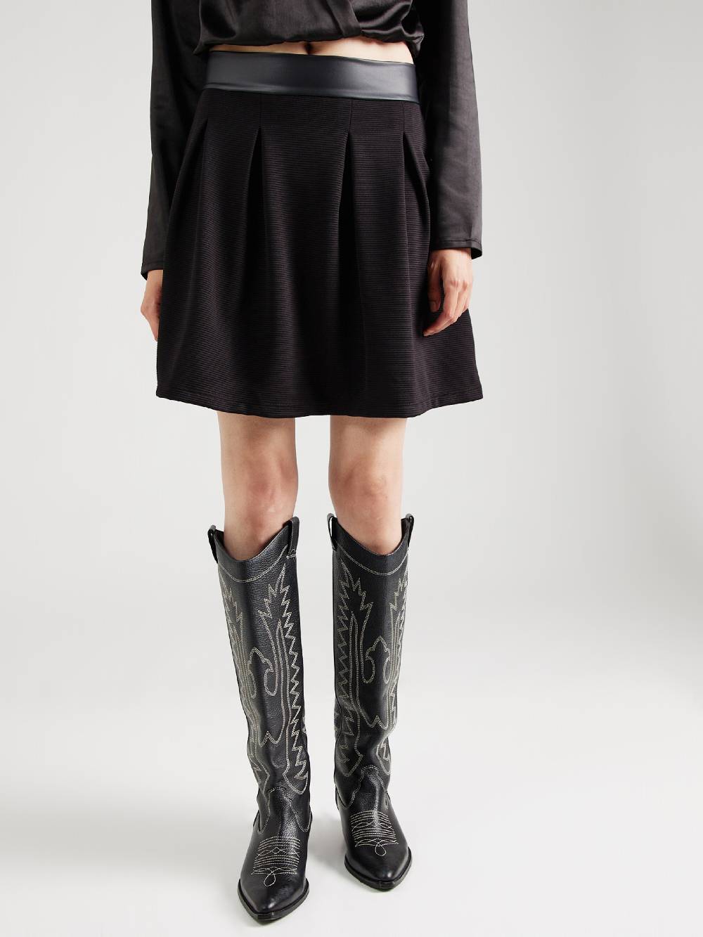 ABOUT YOU Skirt 'Letizia' in Black zollfrei