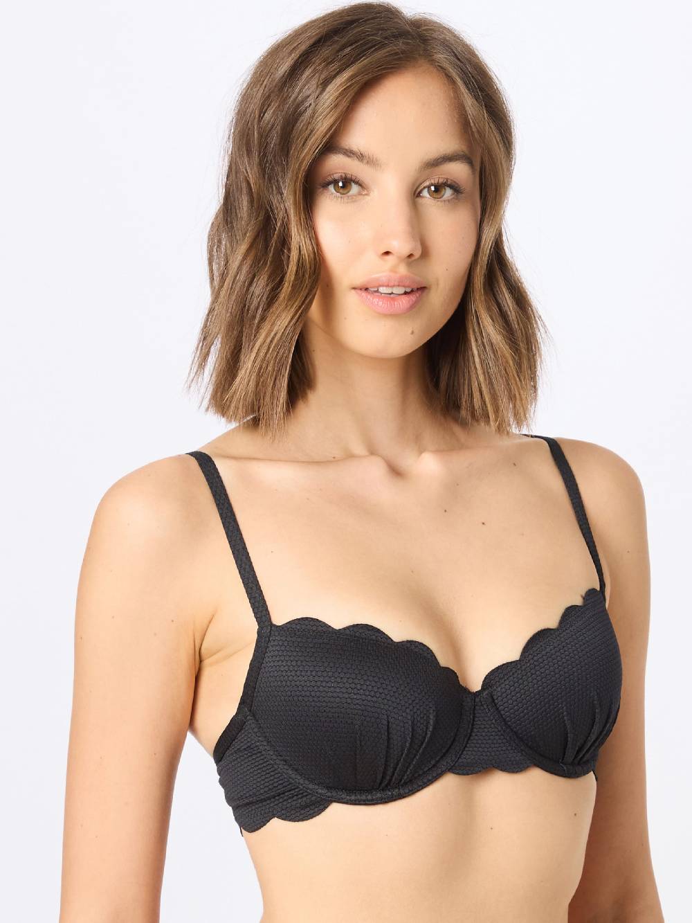 Hunkemöller T-shirt Bikini Top in Black Exklusivangebot