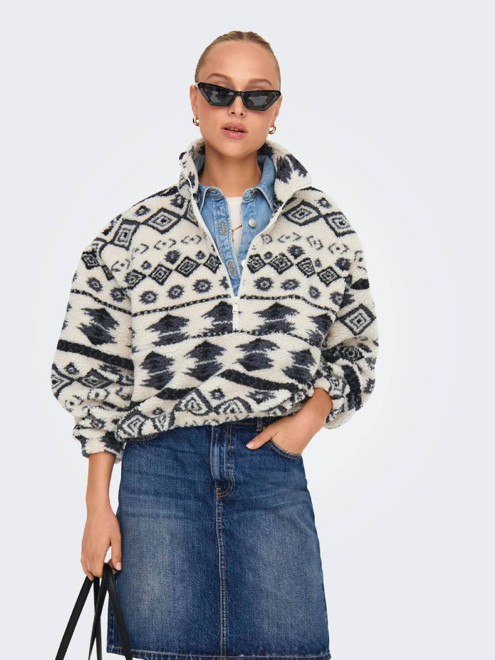 ONLY Sweatshirt 'ONLJANNE' in Beige Muttertagsangebot