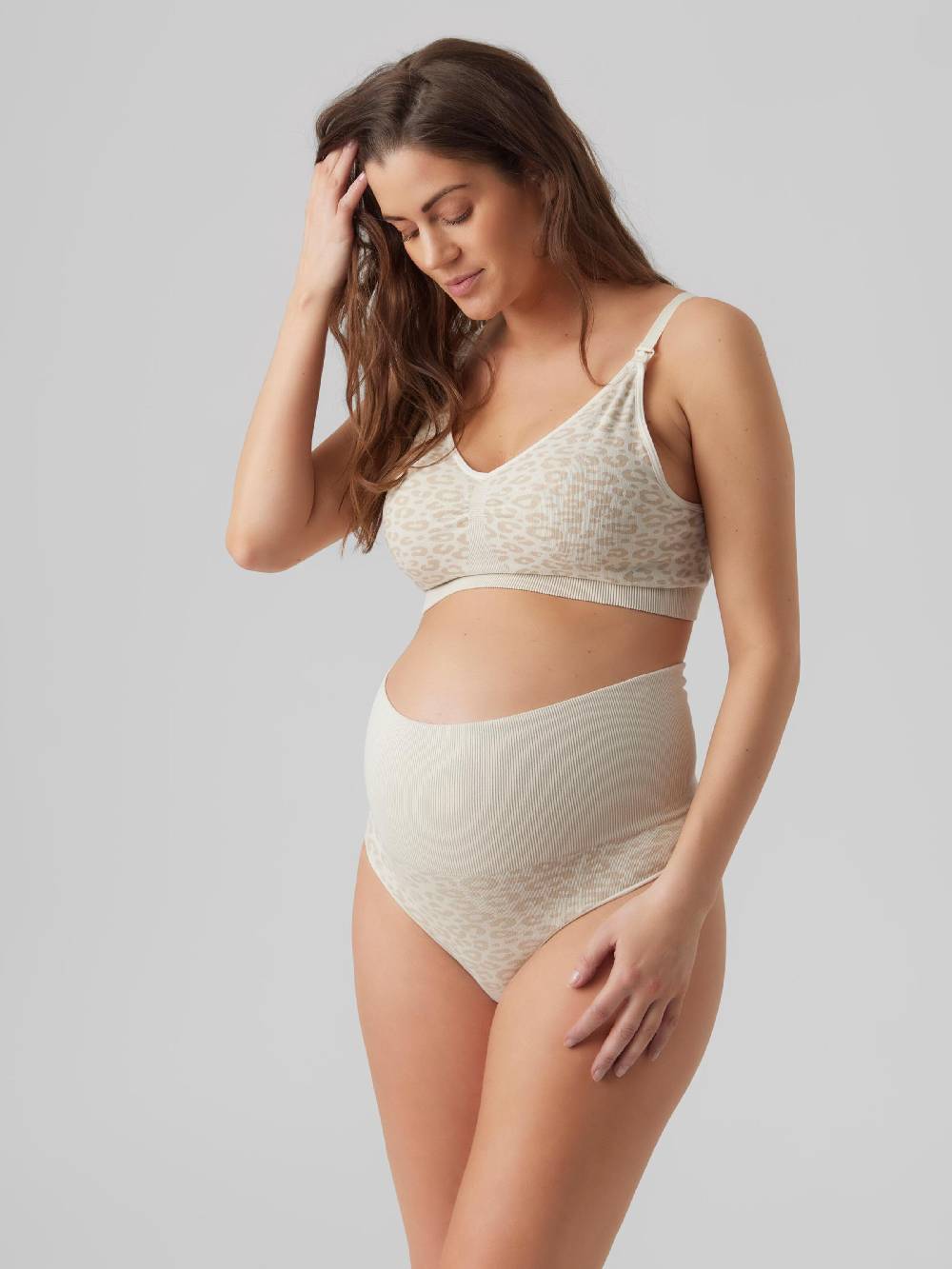 MAMALICIOUS T-shirt Nursing Bra 'SHELBY' in White Rabatte dieses Monats