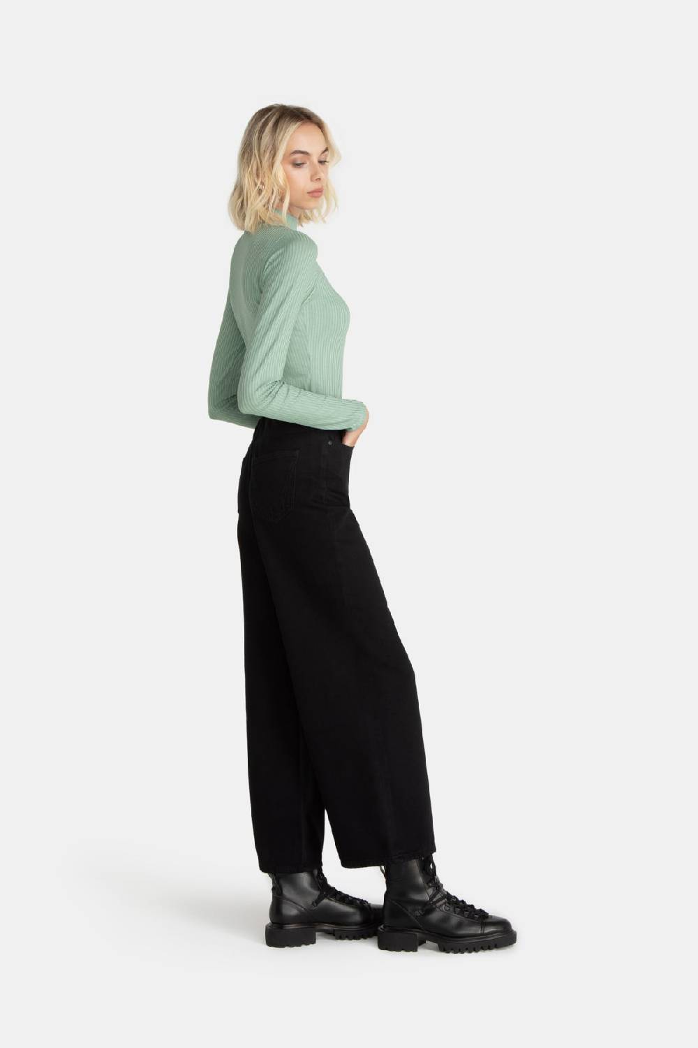 Lovjoi Wide Cropped Jeans BARLERIA Black Overdyed Top Angebot