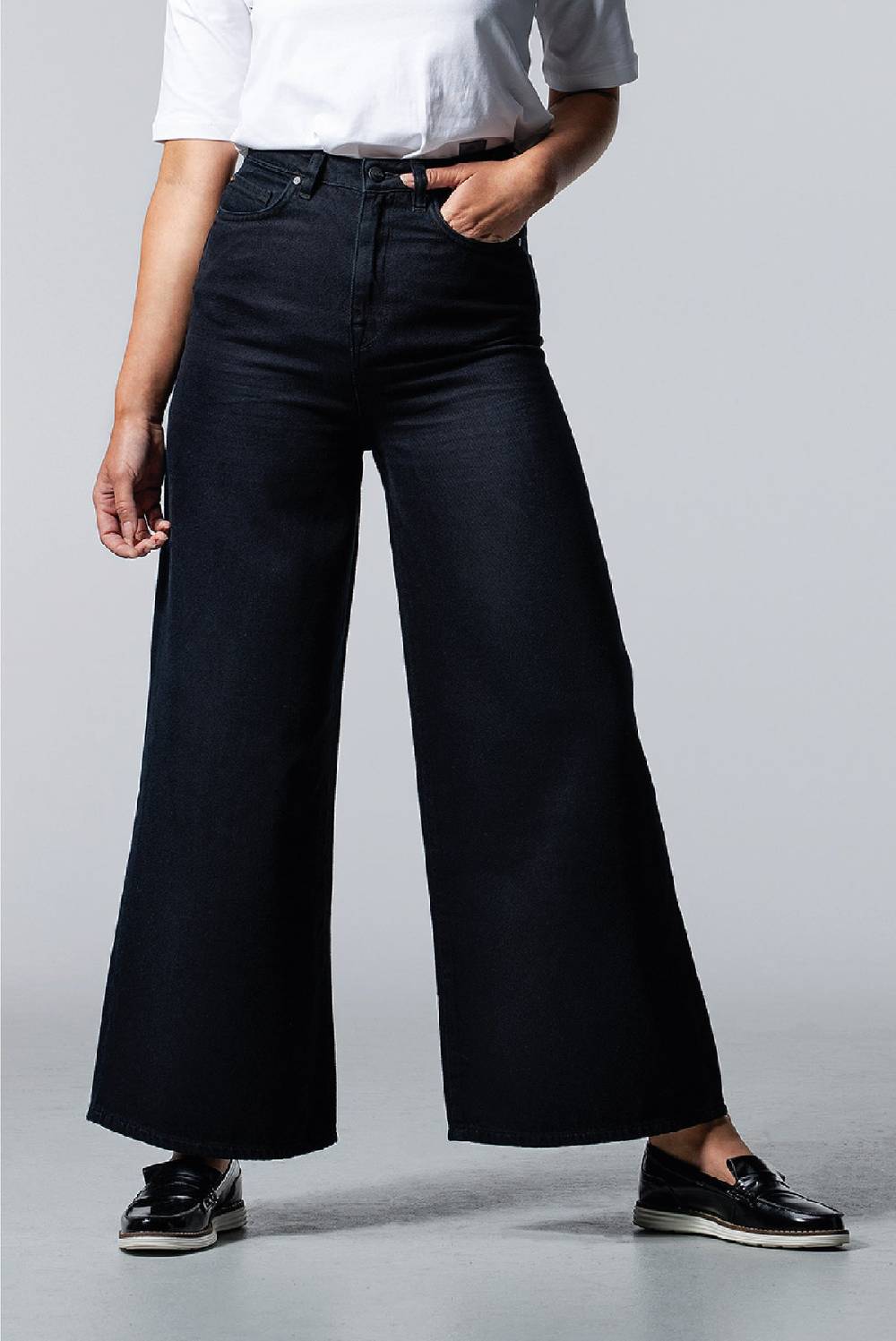 Lovjoi Wide Cropped Jeans BARLERIA Black Overdyed Top Angebot