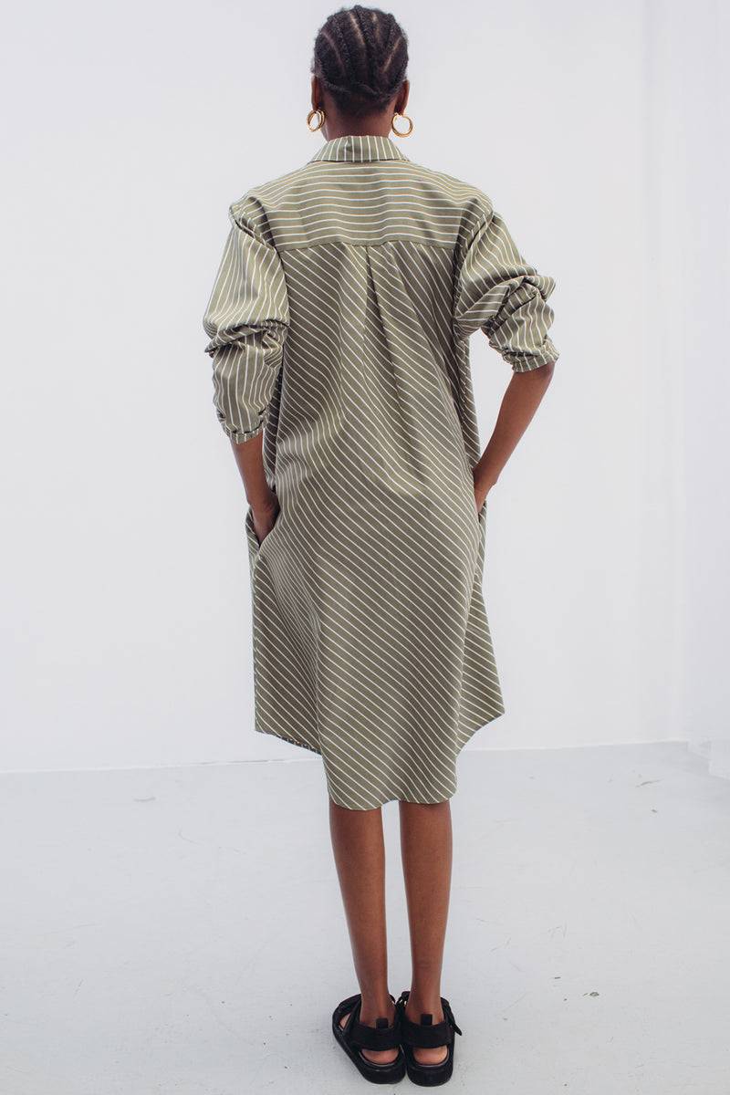 Mykke Hofmann Bio-Baumwoll-Popeline-Kleid Keila in Salbei-grün Auslauf