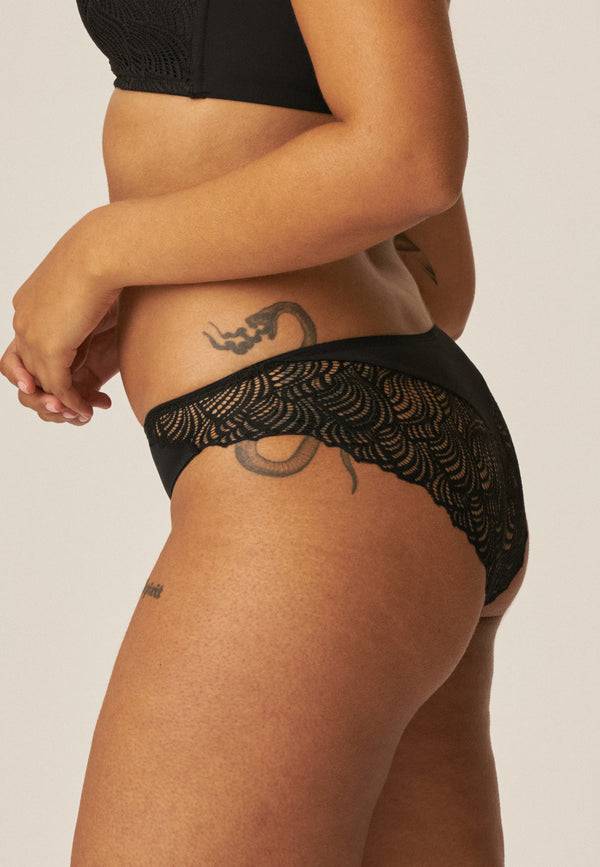 Naturana Slip mit Spitzendetails - Schwarz Versandkostenfrei