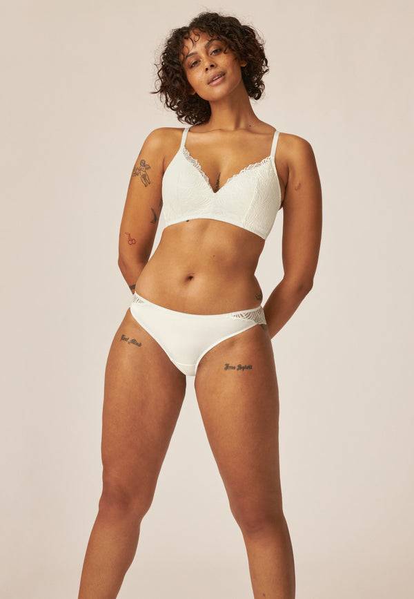 Naturana Slip mit Spitzendetails - Ecru Outlet