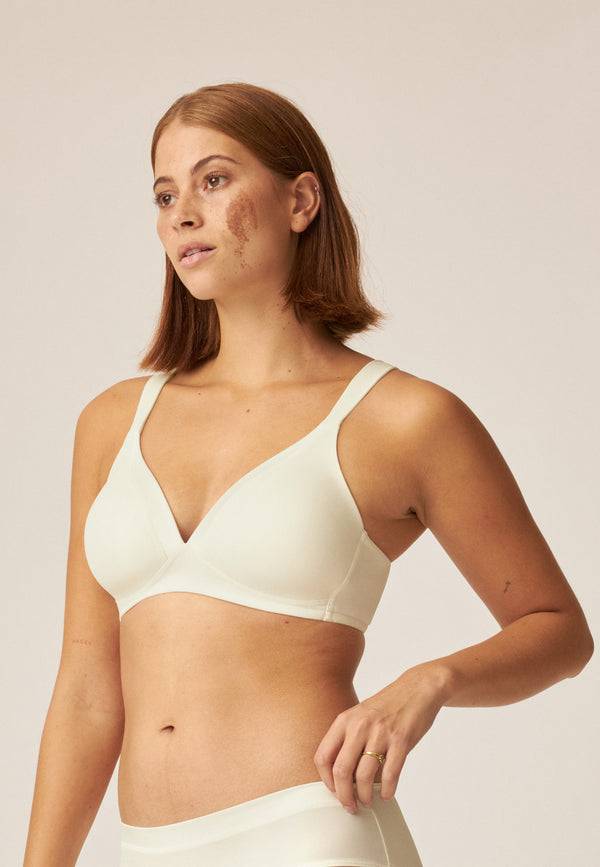 Naturana Bügelloser BH mit Schale und Glanzband - Ecru Preisnachlass