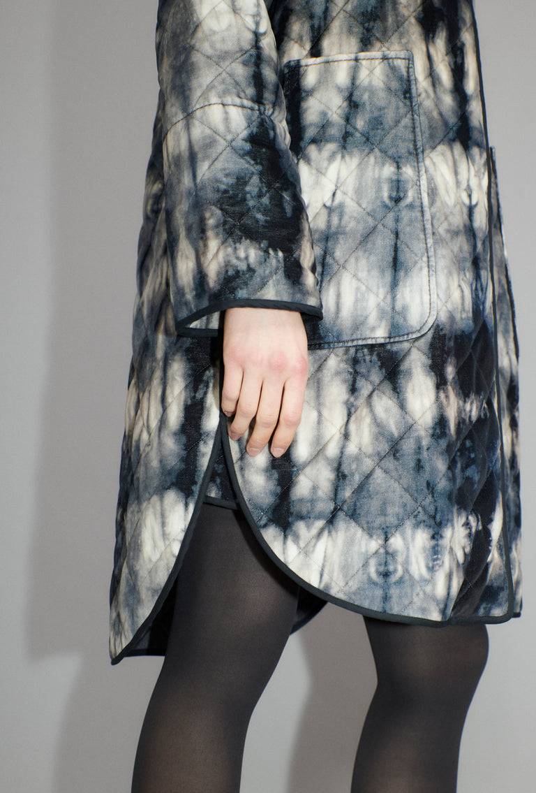 Odeeh Quilted Tie-Dye Mantel, Ink Vierteljährliche Förderung