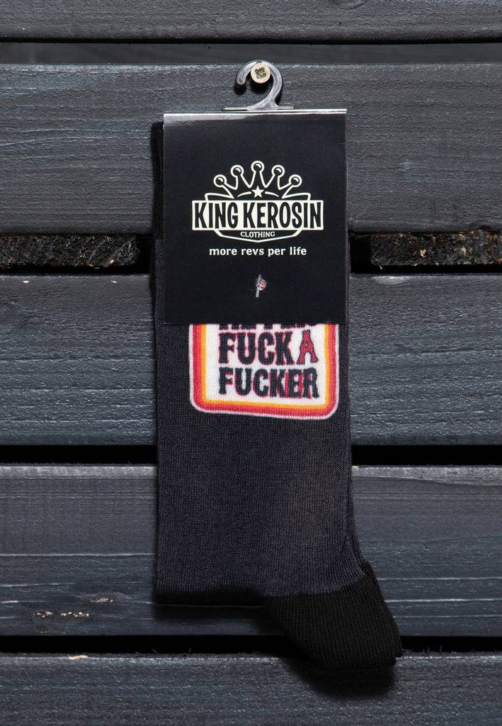 Queen Kerosin Socken «Never Fuck a Fucker» Nur noch ein Tag übrig