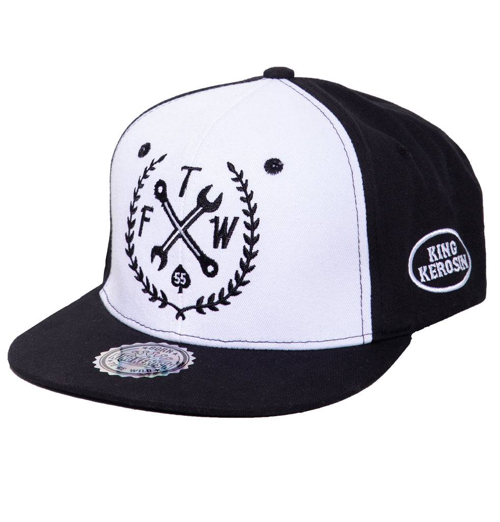 Queen Kerosin Snapback Cap mit Print auf der Schirmunterseite Gummizug «FTW» im Angebot