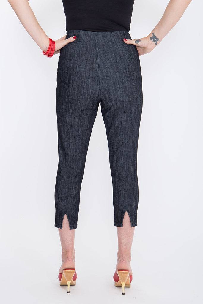 Queen Kerosin Capri Jeans mit modischen Schlitzen am Beinabschluss «Basic» Letzte 2 Tage