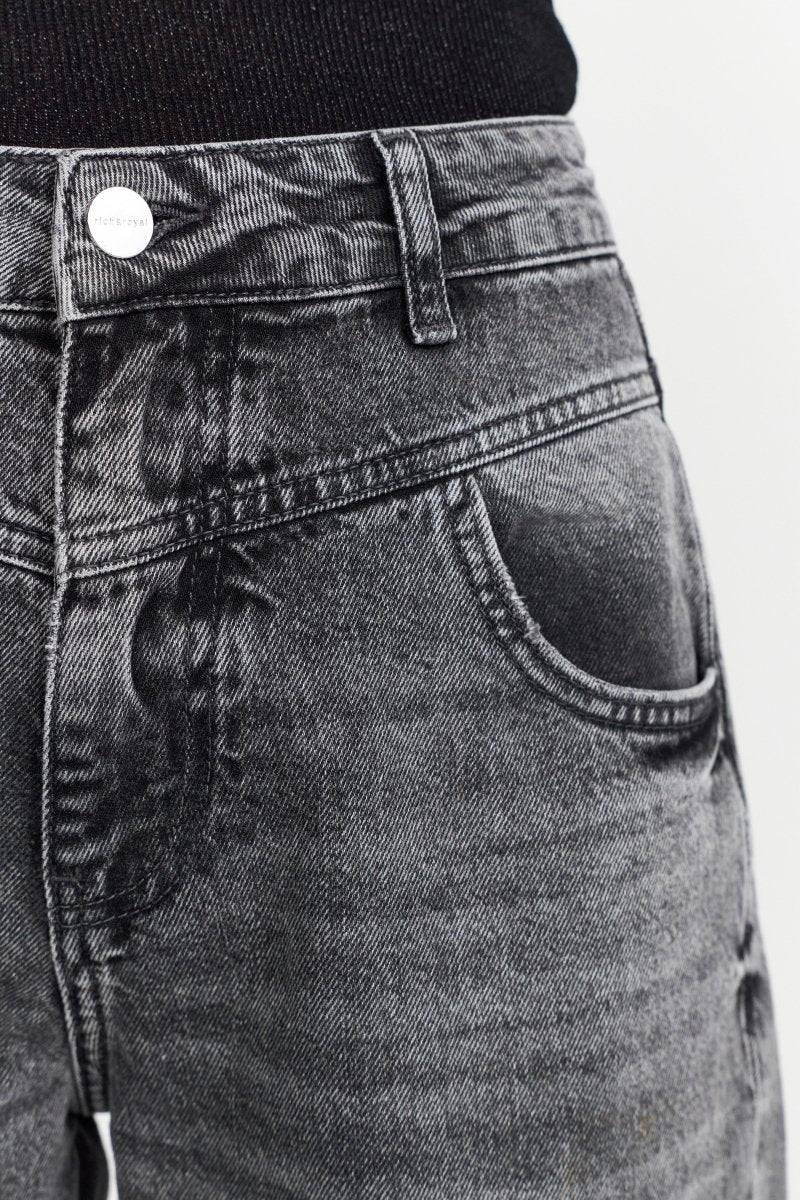 Eich & Royal Denim im Slouchy-Fit Fabrikladen