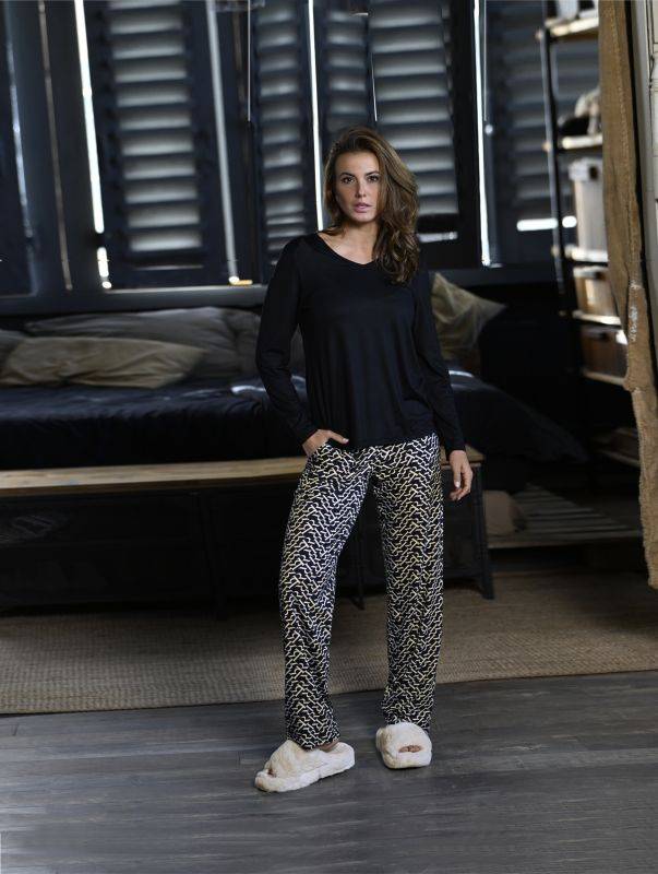 Ringella Pyjama mit V-Ausschnitt Letzte 3 Tage