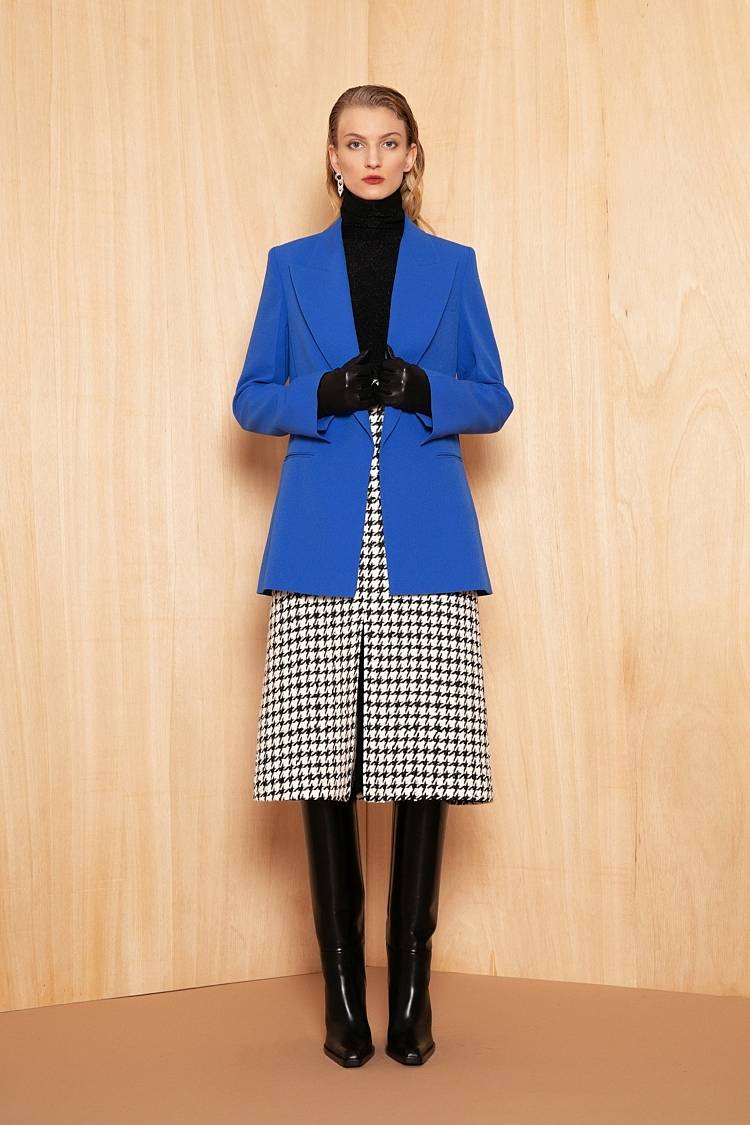 Sly 010 Lang geschnittener knopfloser Blazer aus Crêpe-envers-Satin Kostenlose Rückgabe
