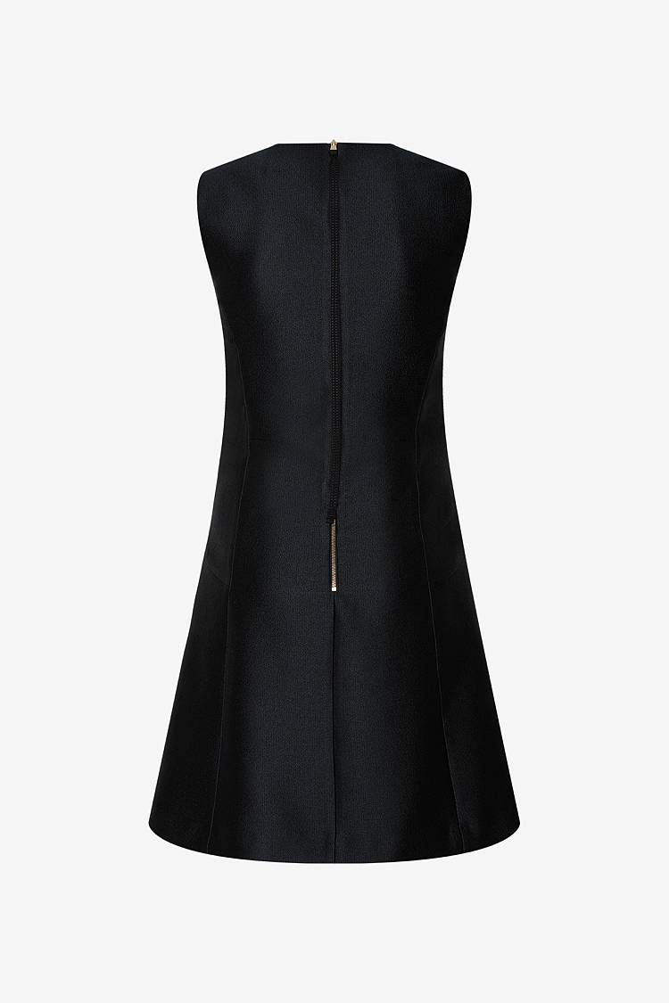 Sly 010 Ärmelloses tailliertes Kleid mit Kellerfalte Neueste Stile